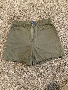 Basic Editions Olive (049)